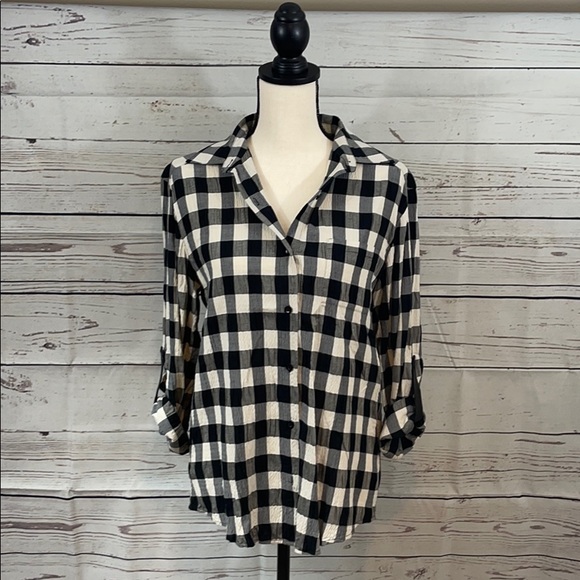 Alice + Olivia Tops - Alice + Olivia button down cuffed sleeves (Size S)